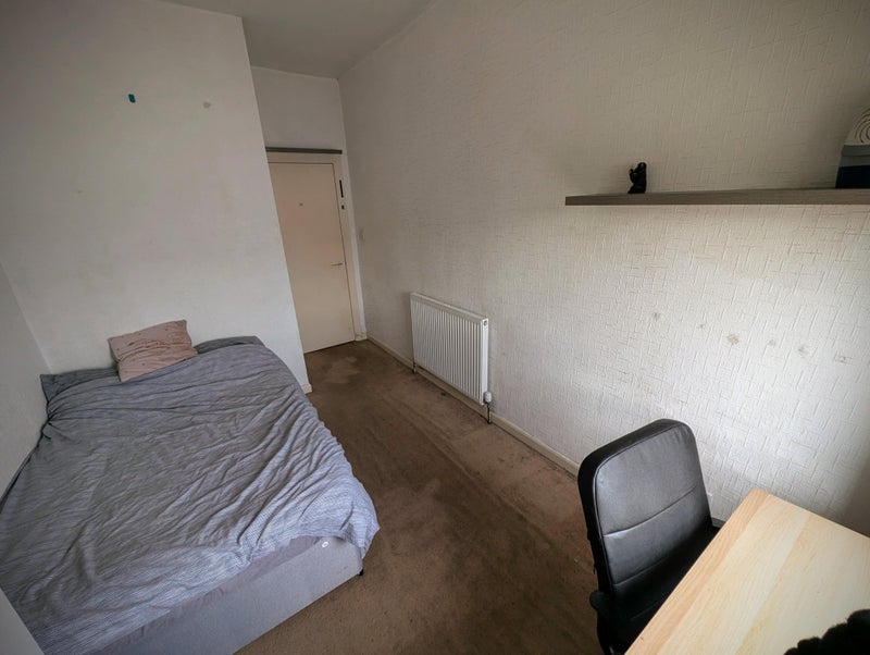 Room Dumbarton Road in Glasgow