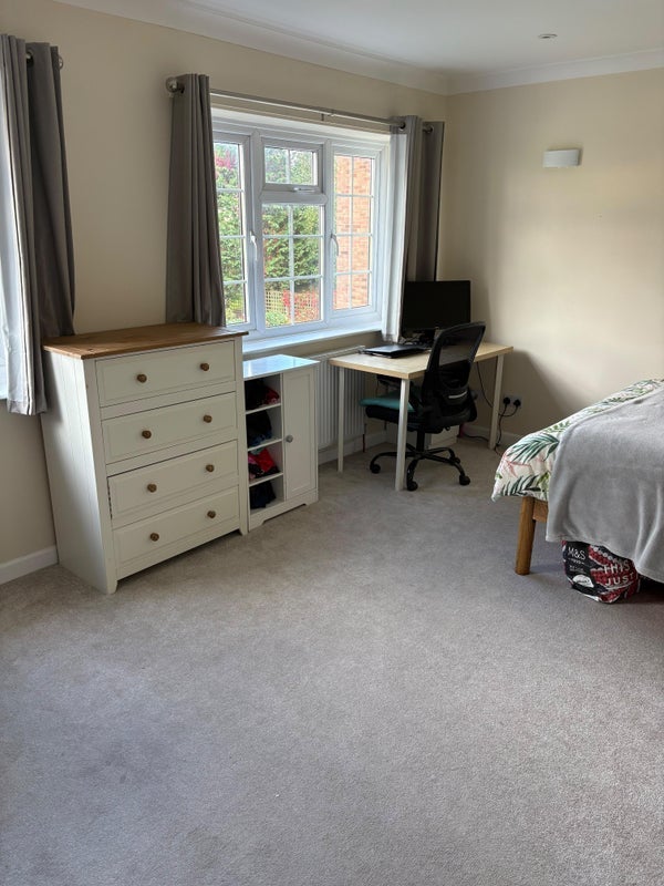 Room Cairns Road in Bristol