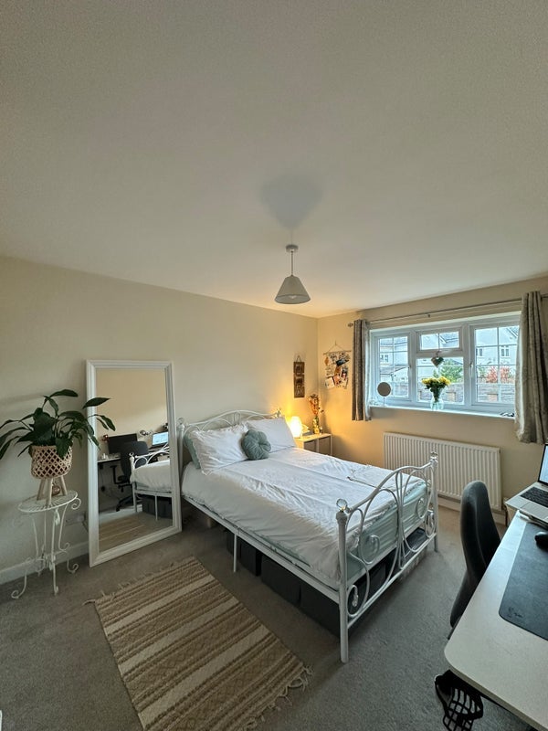 Room Cairns Road in Bristol
