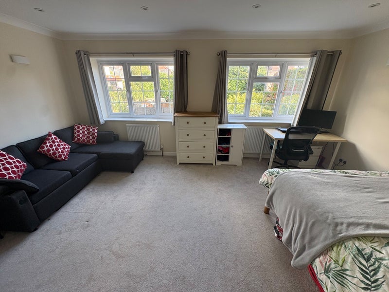 Room Cairns Road in Bristol