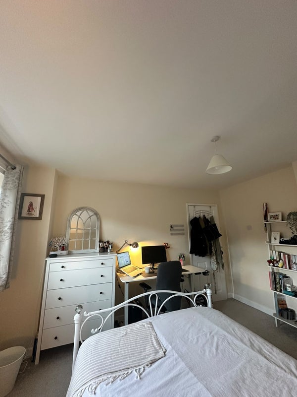 Room Cairns Road in Bristol