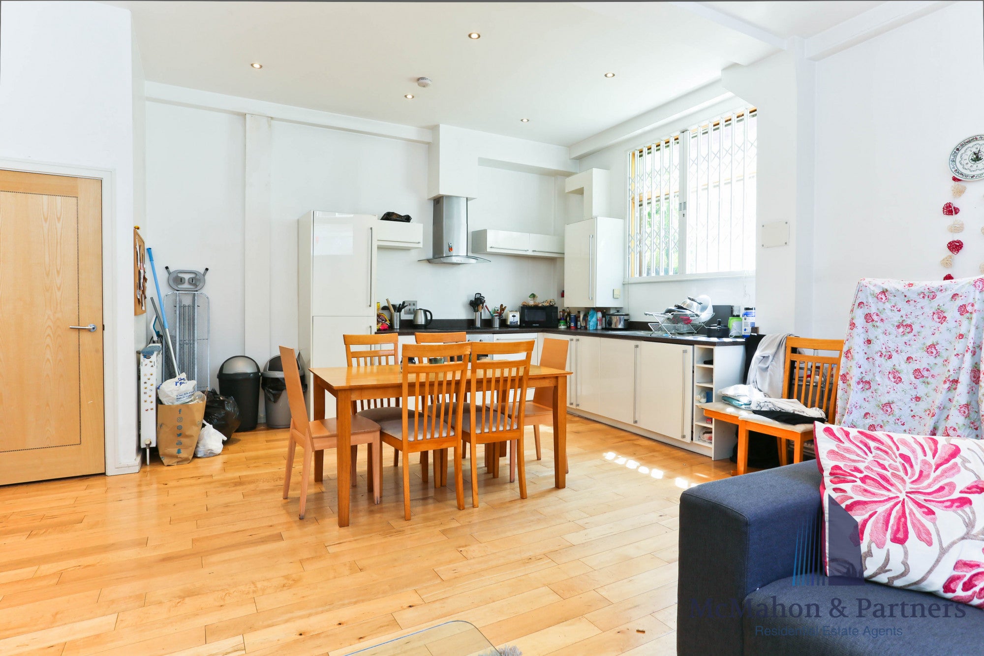 Flat Tooley Street in Greater London