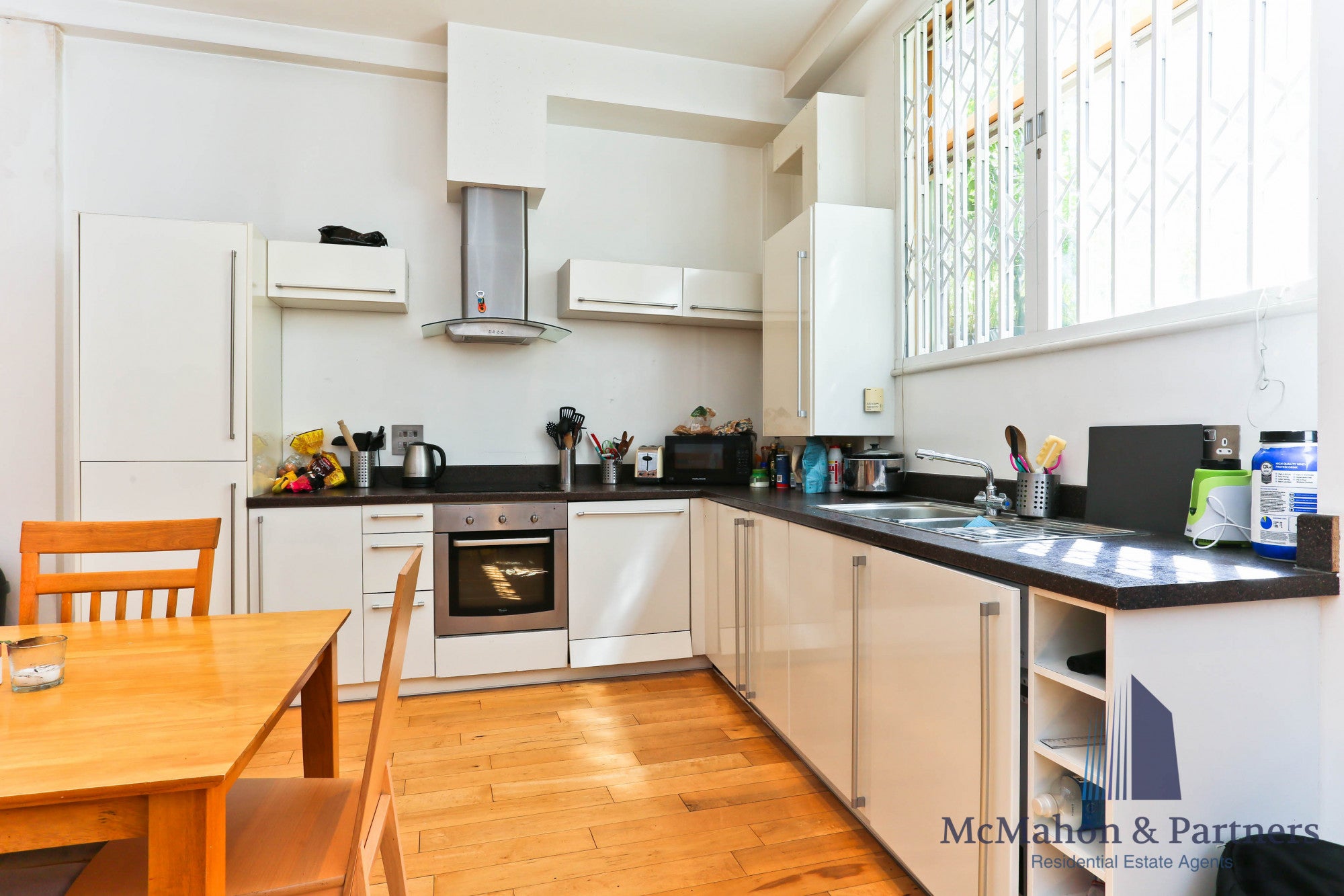Flat Tooley Street in Greater London