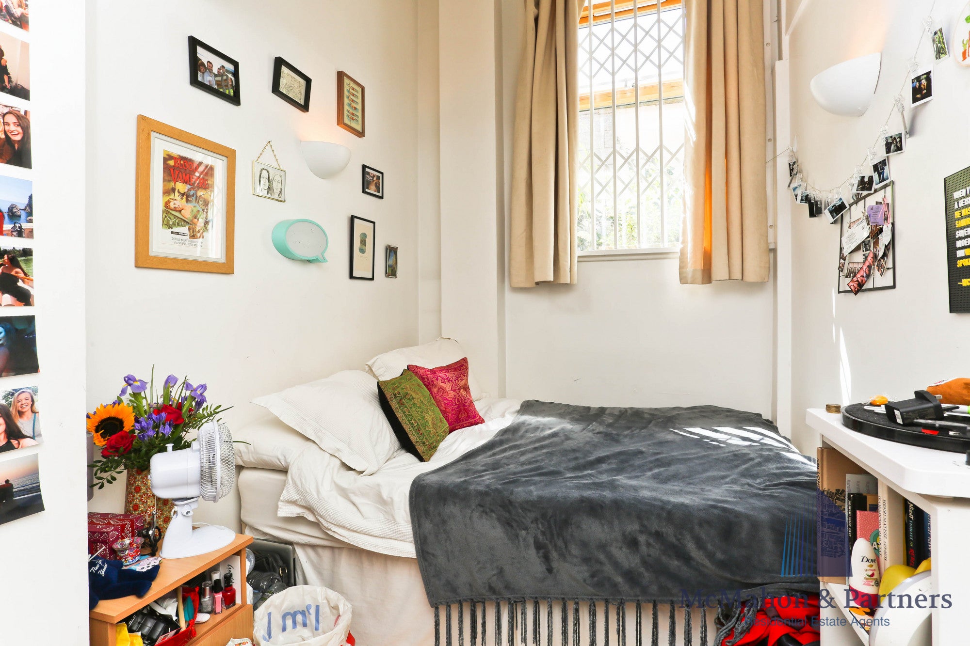 Flat Tooley Street in Greater London