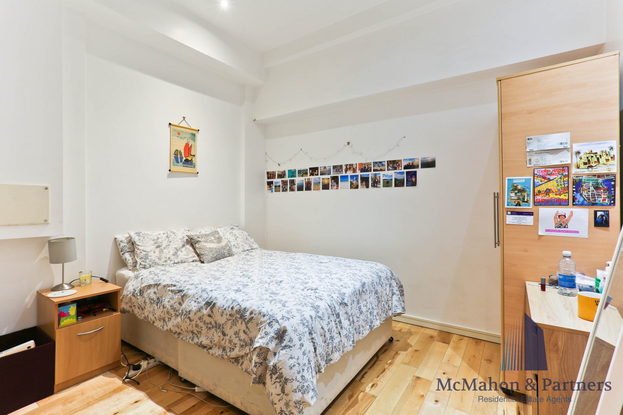 Flat Tooley Street in Greater London
