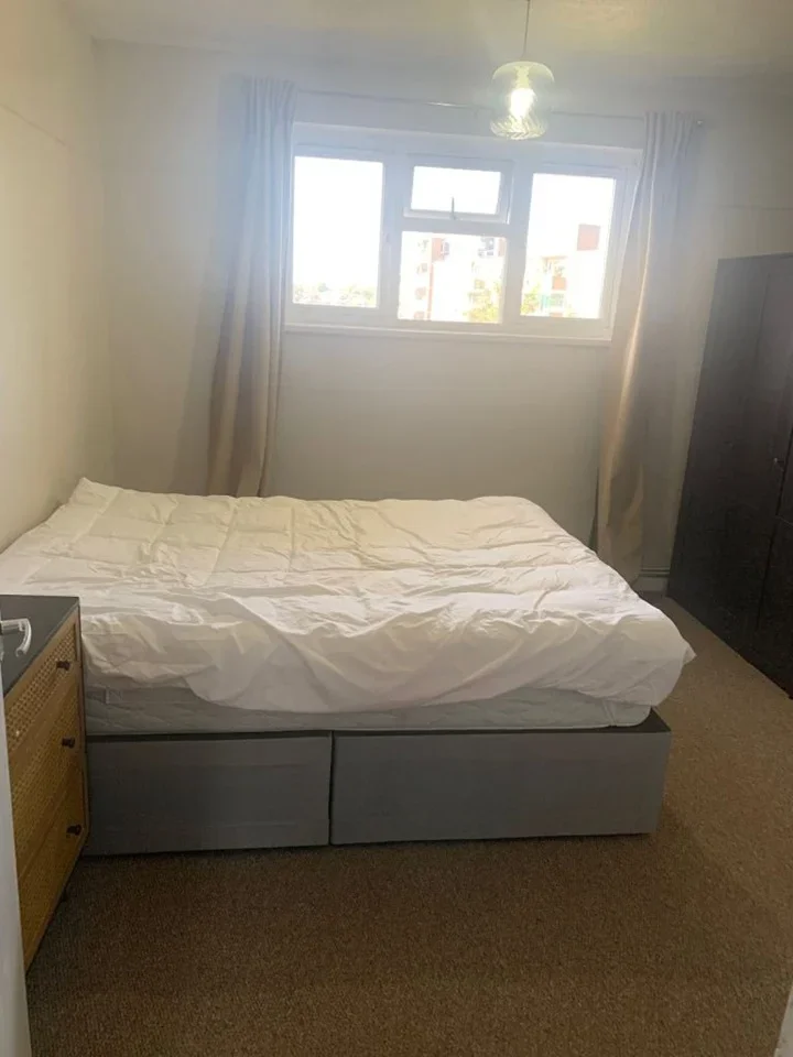 Flat Wickham Road in Greater London