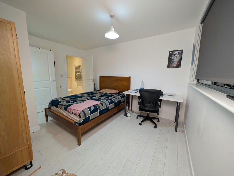 Room Mill Mead Road in Greater London