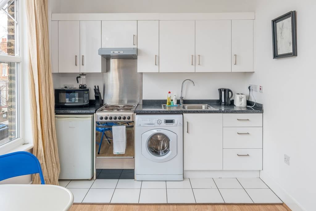 Flat Narford Road in Greater London