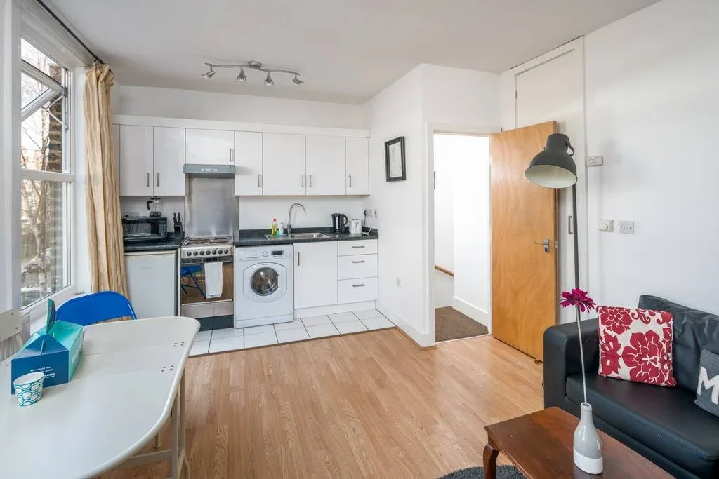 Flat Narford Road in Greater London