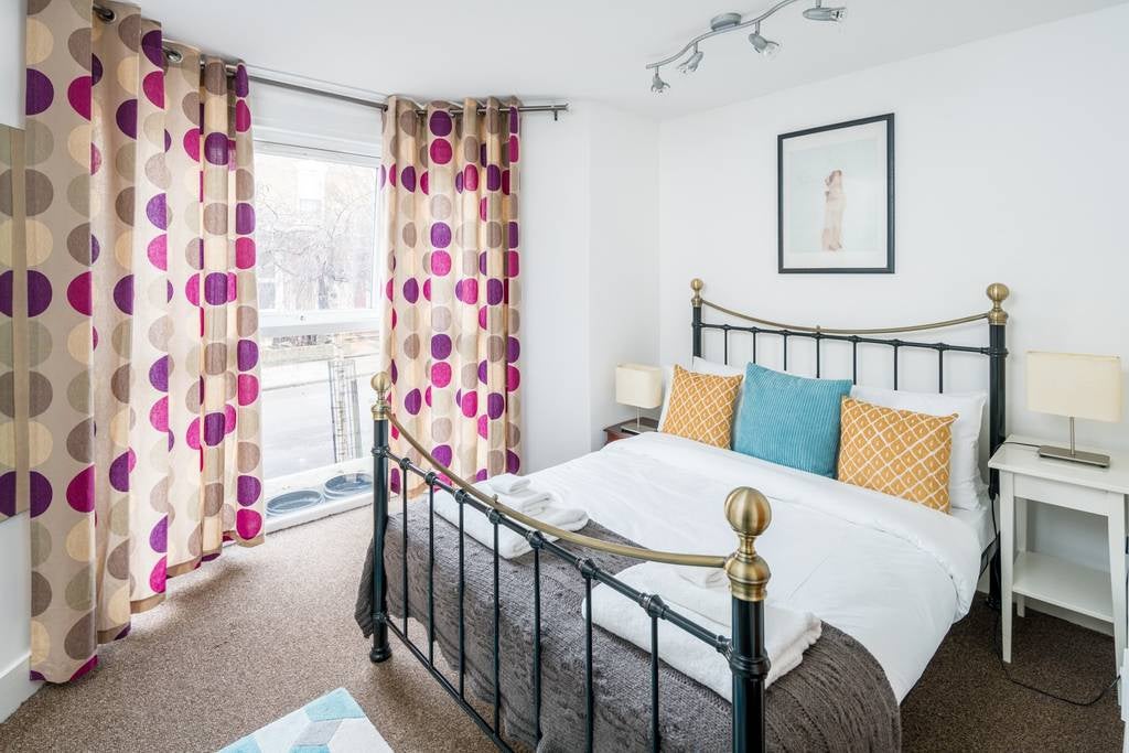 Flat Narford Road in Greater London