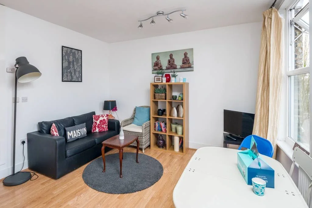 Flat Narford Road in Greater London