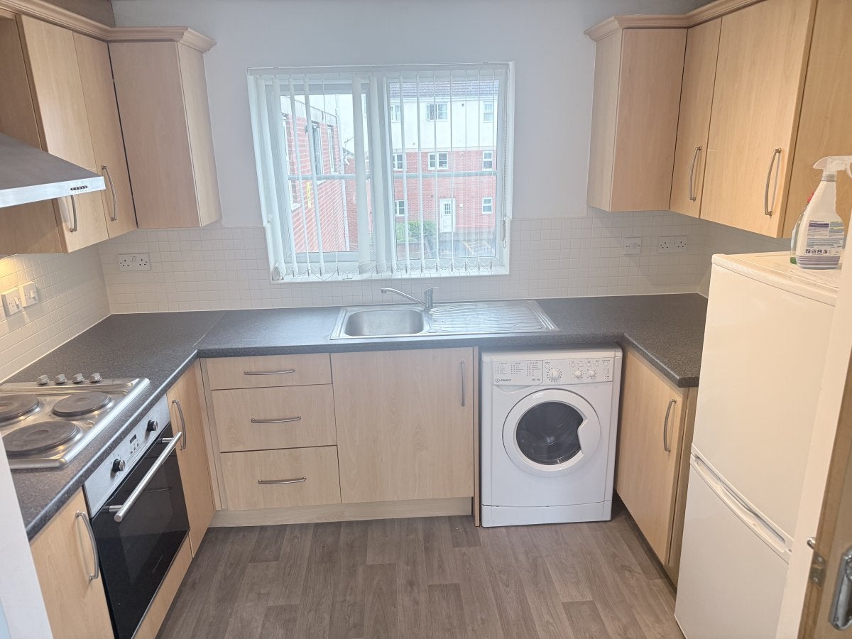 Flat Blueberry Avenue in Manchester