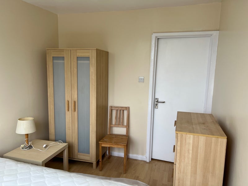 Room Hersham Close in Greater London