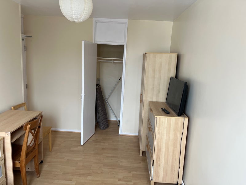 Room Hersham Close in Greater London