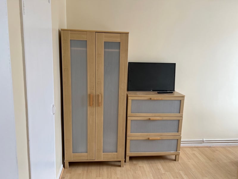Room Hersham Close in Greater London