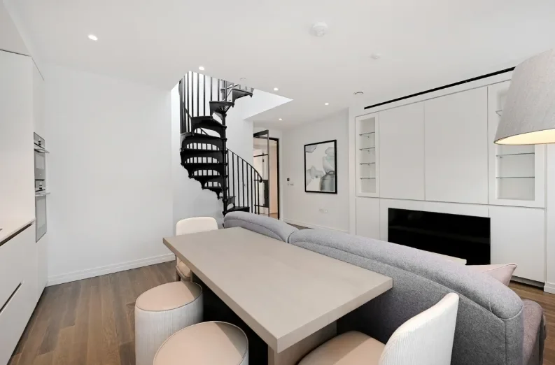 Flat Margaret Street in City of Westminster