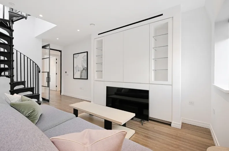 Flat Margaret Street in City of Westminster