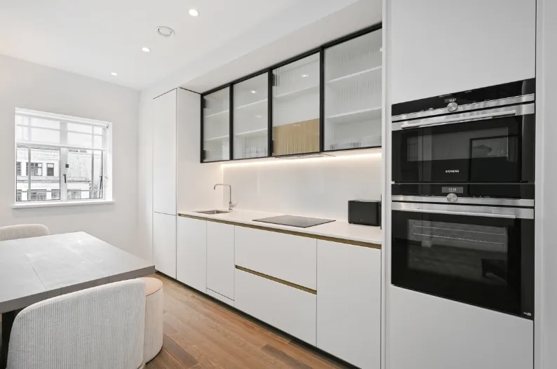 Flat Margaret Street in City of Westminster