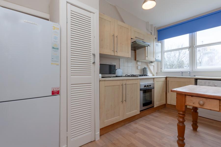 Flat Rosemount Place in Aberdeen City