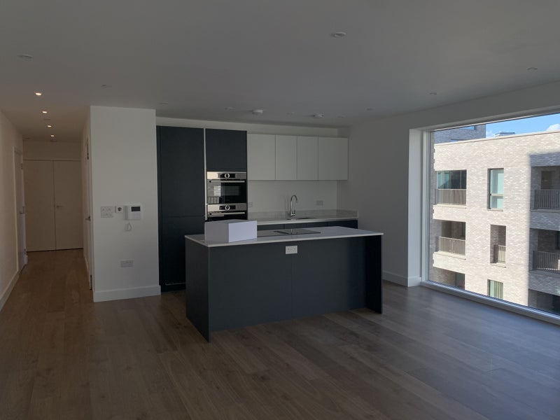 Flat Needell Road in Greater London