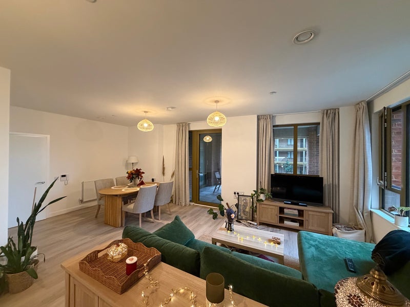 Room Sharratt Street in Greater London