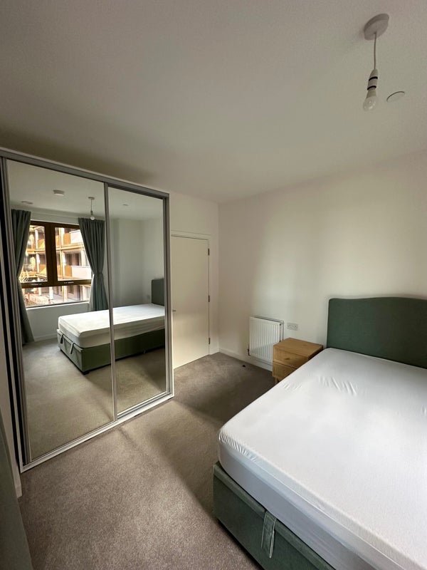 Room Sharratt Street in Greater London