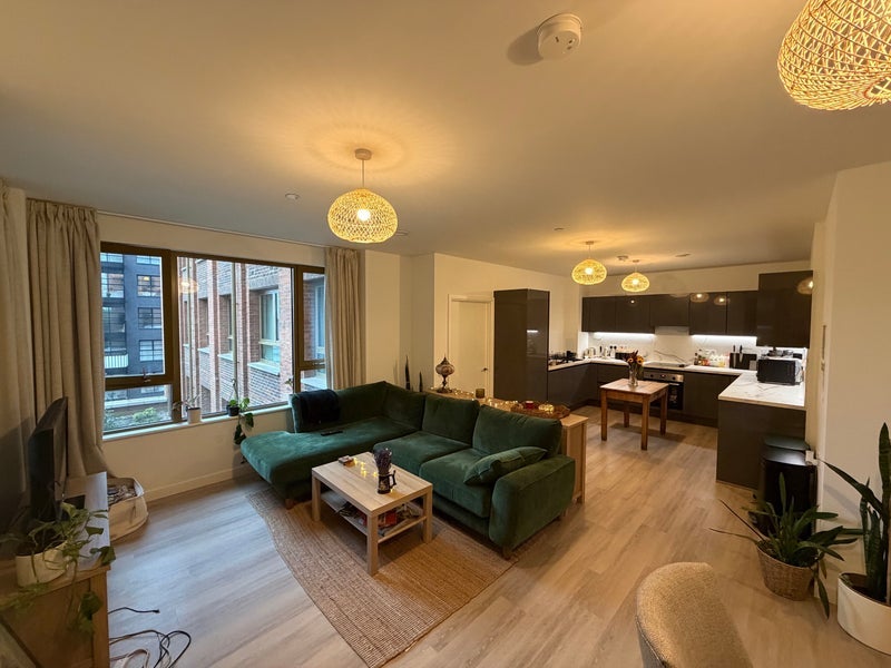 Room Sharratt Street in Greater London