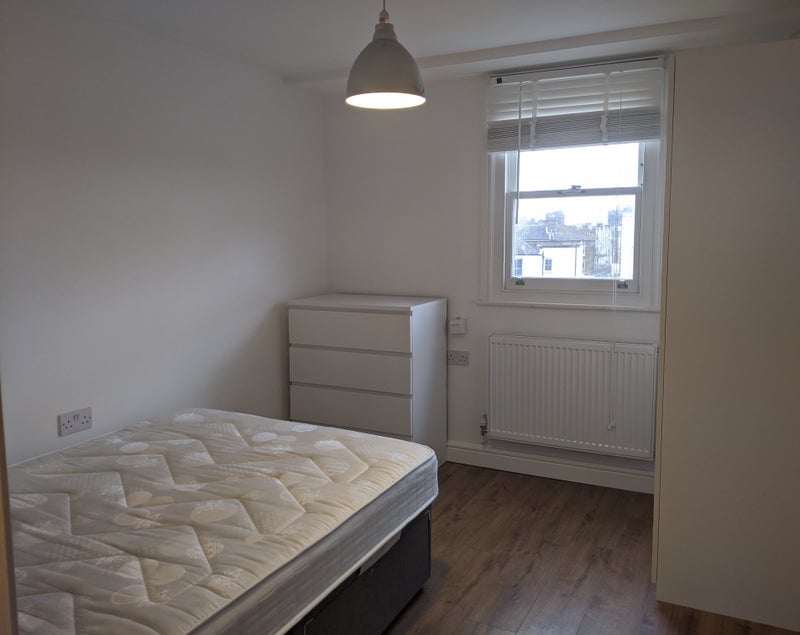 Flat Coldharbour Lane in Greater London