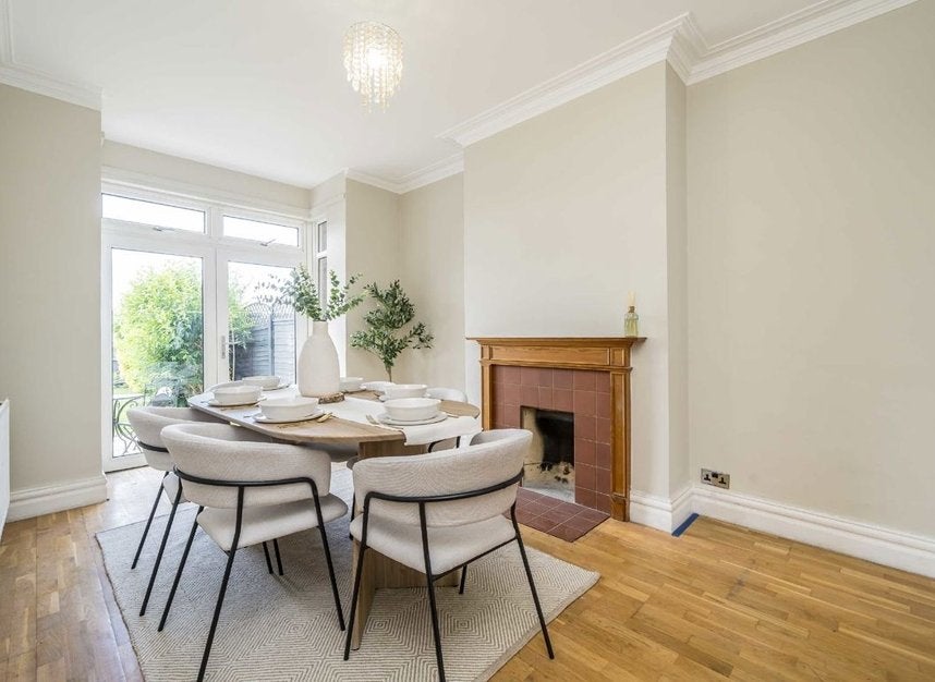House Mervyn Road in Greater London