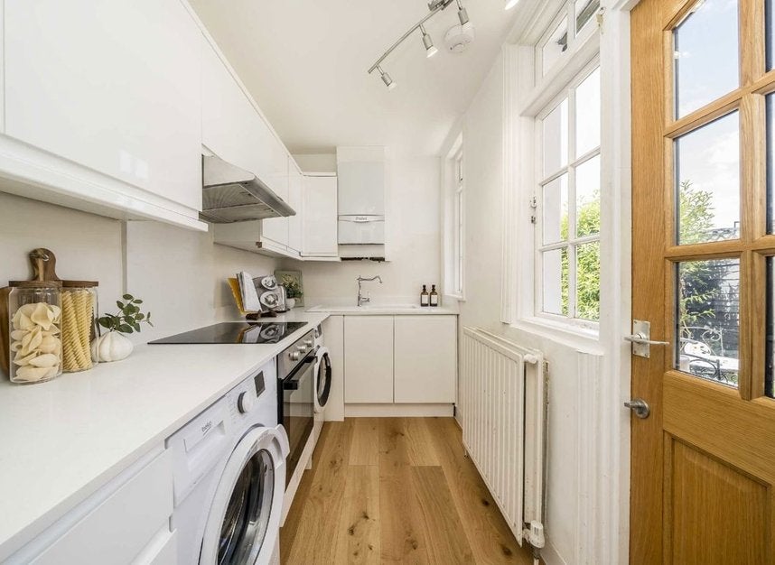 House Mervyn Road in Greater London