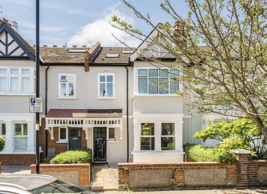 House Mervyn Road in Greater London