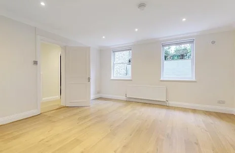Flat Waldegrave Park in London