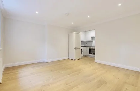 Flat Waldegrave Park in London