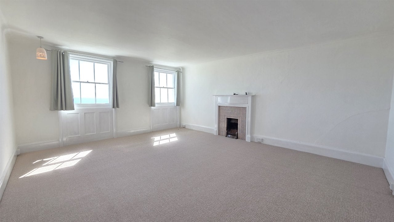 Flat Lewes Crescent in Brighton