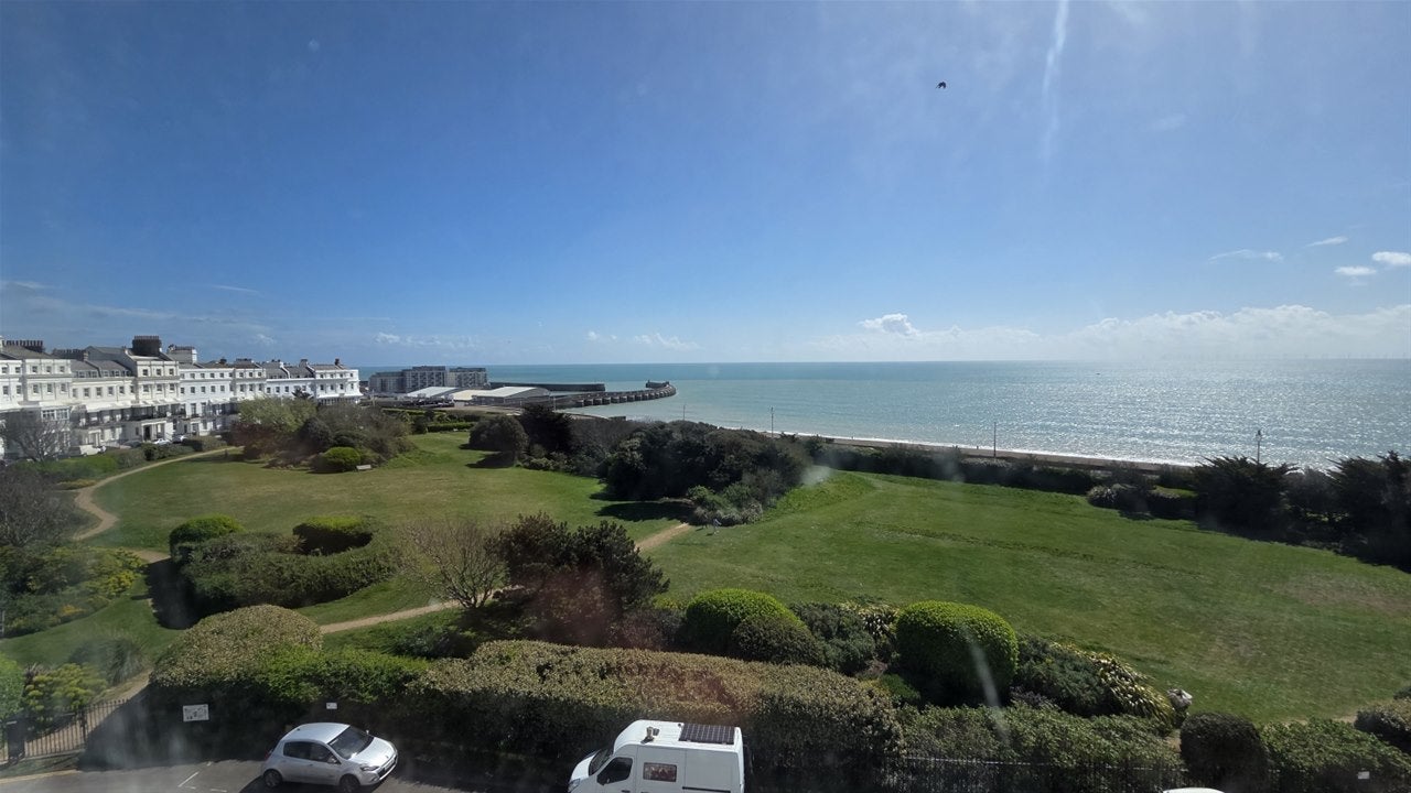 Flat Lewes Crescent in Brighton