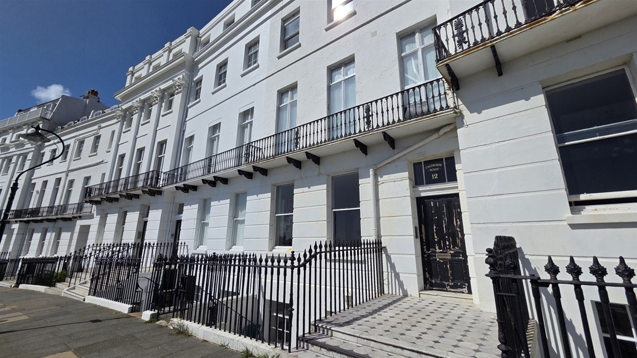 Flat Lewes Crescent in Brighton