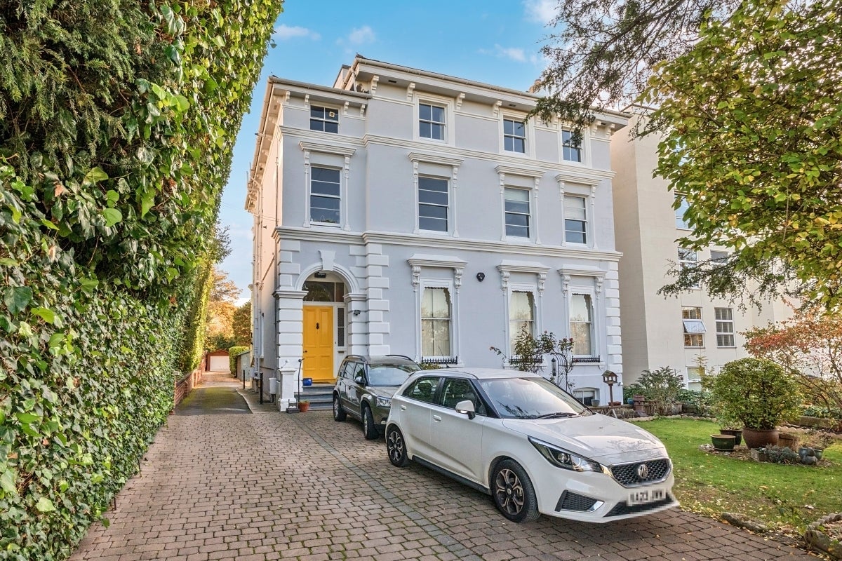 Flat Evesham Road in Cheltenham