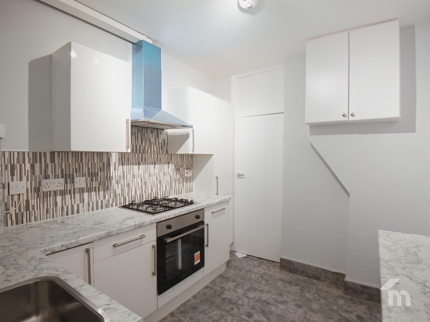 Flat Wynash Gardens in Greater London