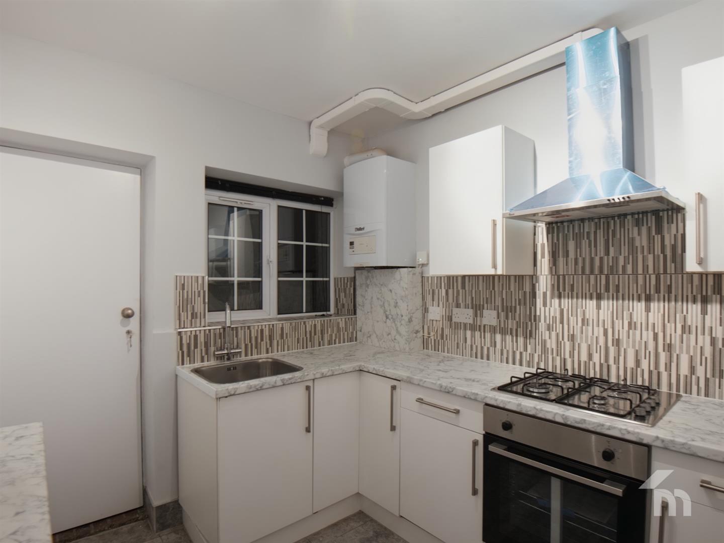 Flat Wynash Gardens in Greater London