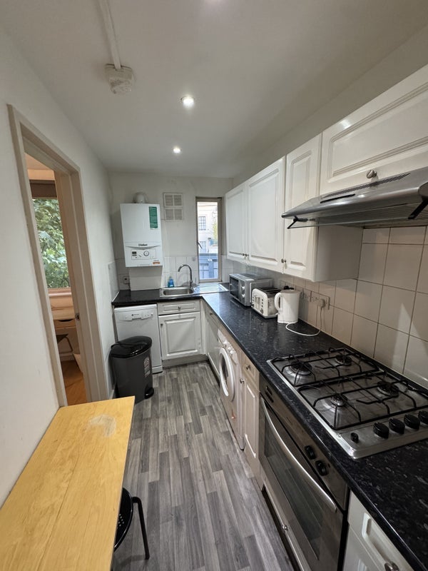 Flat Caledonian Road in Greater London
