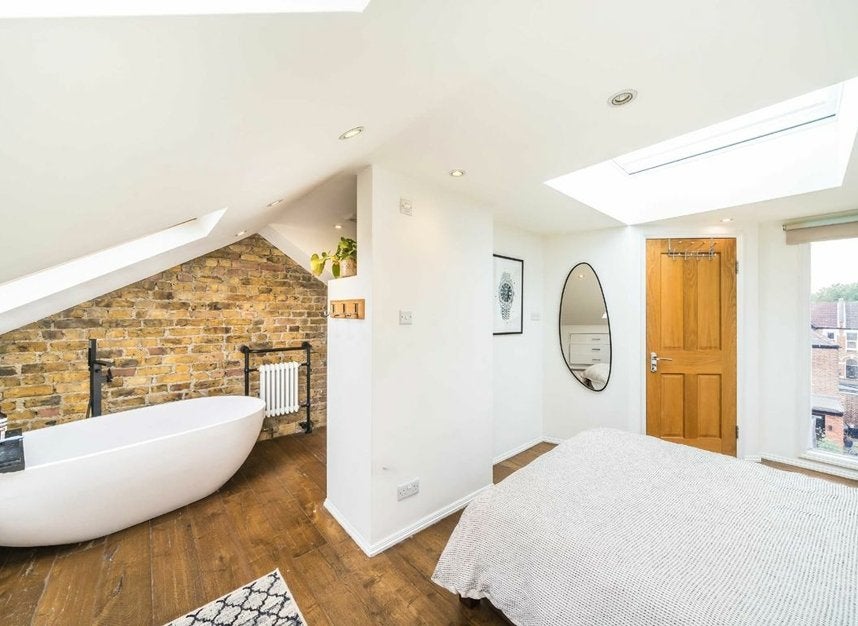 Flat Warren Road in Greater London