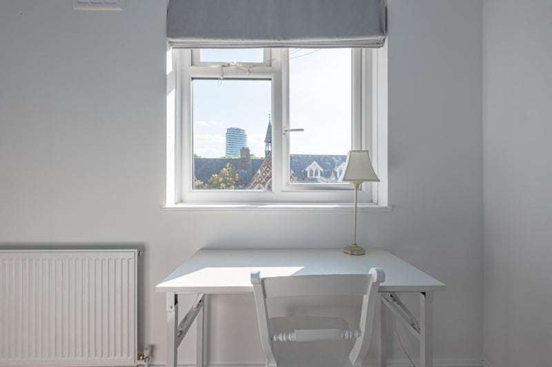 Room Battersea High Street in Greater London