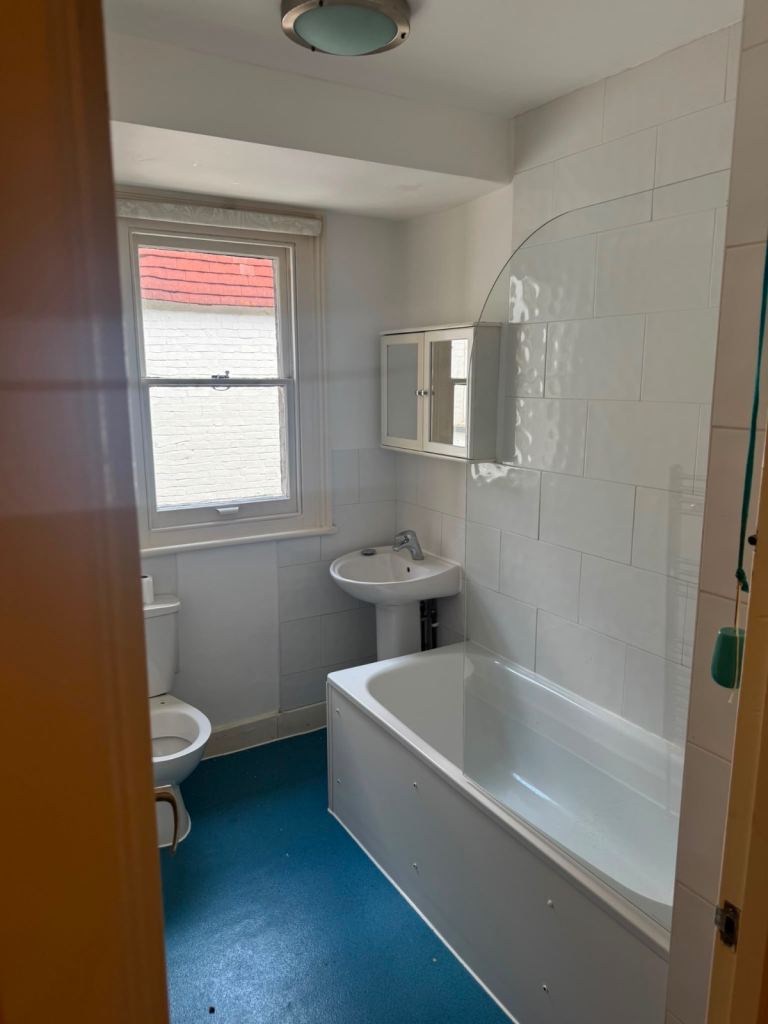 Flat Epsom Road in Greater London