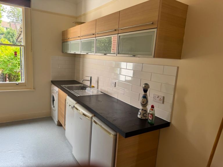 Flat Epsom Road in Greater London