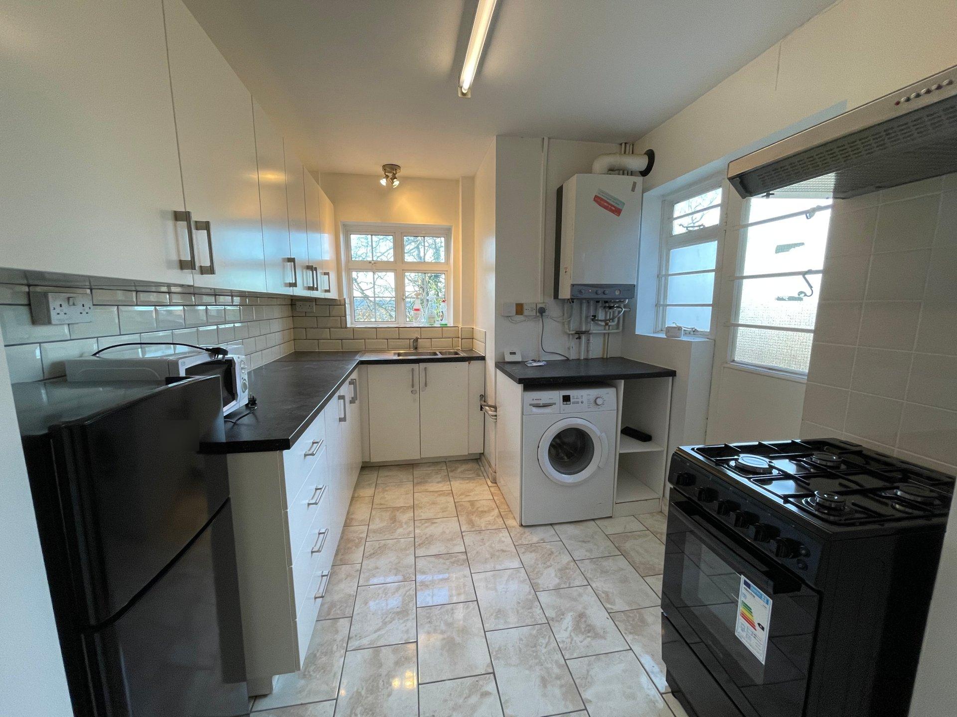 Flat Kings Drive in Greater London