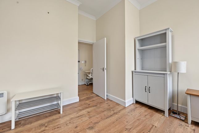 Flat Leinster Gardens in City of Westminster