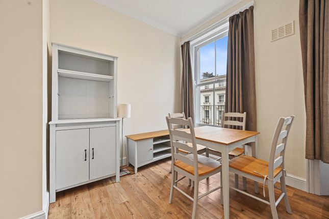 Flat Leinster Gardens in City of Westminster