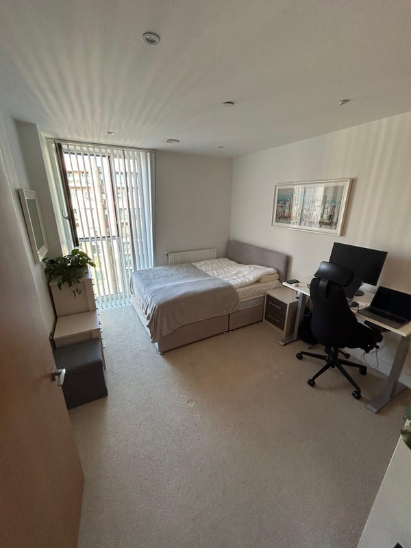 Room Silvertown Way in Greater London
