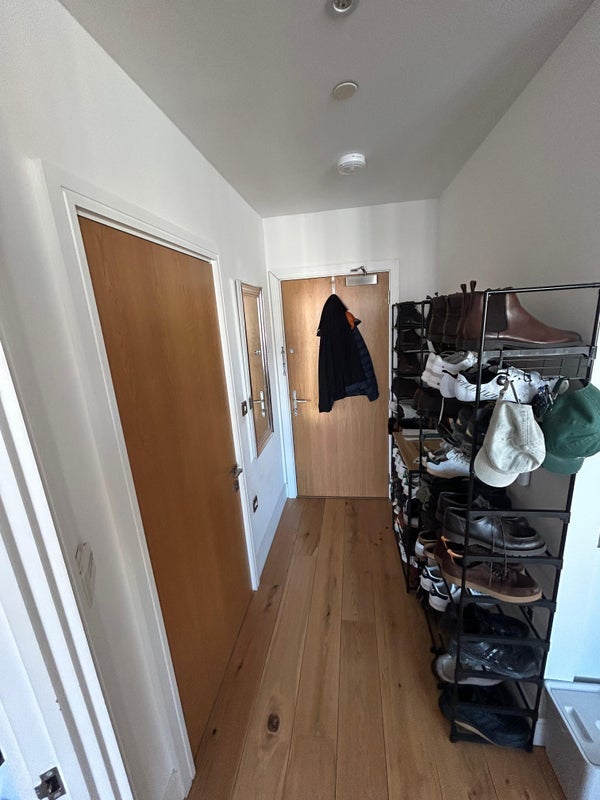 Room Silvertown Way in Greater London