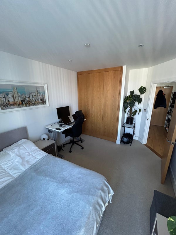 Room Silvertown Way in Greater London